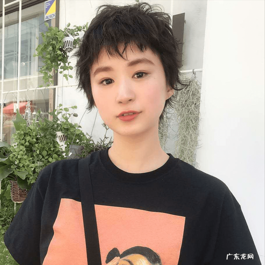 刘海很多怎么弄薄刘海 薄薄的八字刘海