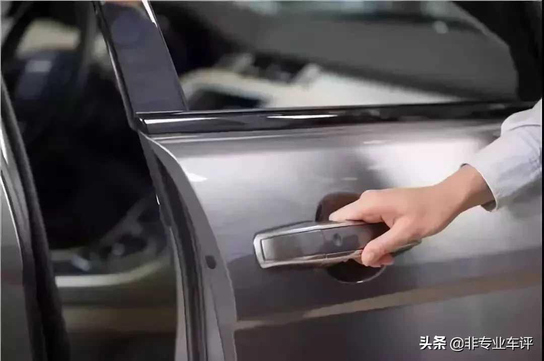 大力关车门伤车吗？