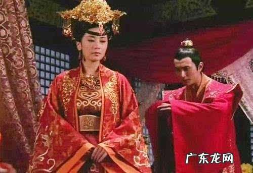 李白《独坐敬亭山》后两句，相看两不厌，只有敬亭山。是唯有敬亭山还是只有敬亭山？