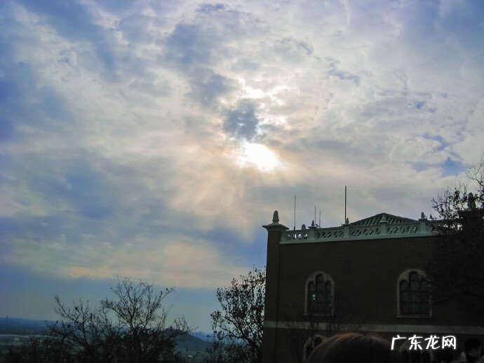 旭日东升背景墙风水禁忌 旭日东升挂在西墙风水好吗