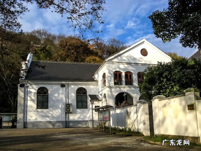 旭日东升背景墙风水禁忌 旭日东升挂在西墙风水好吗