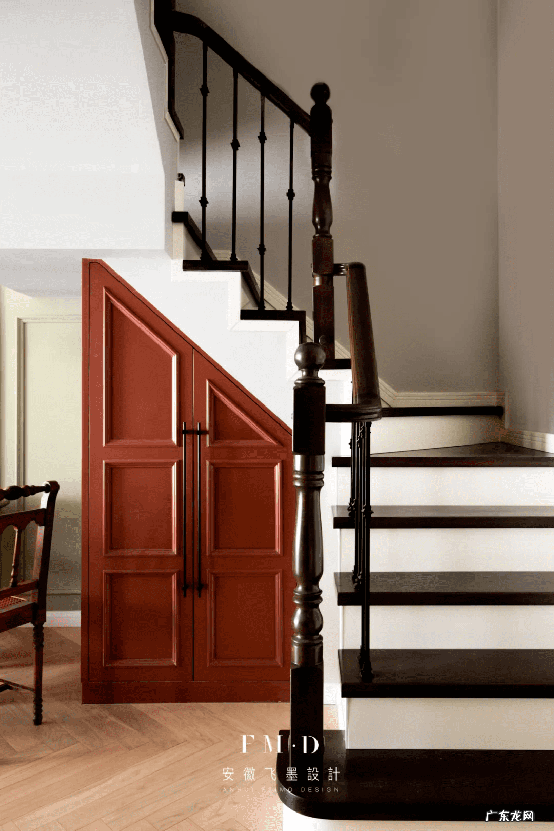 门面中间有柱子风水好不好 楼梯对柱子风水好吗?