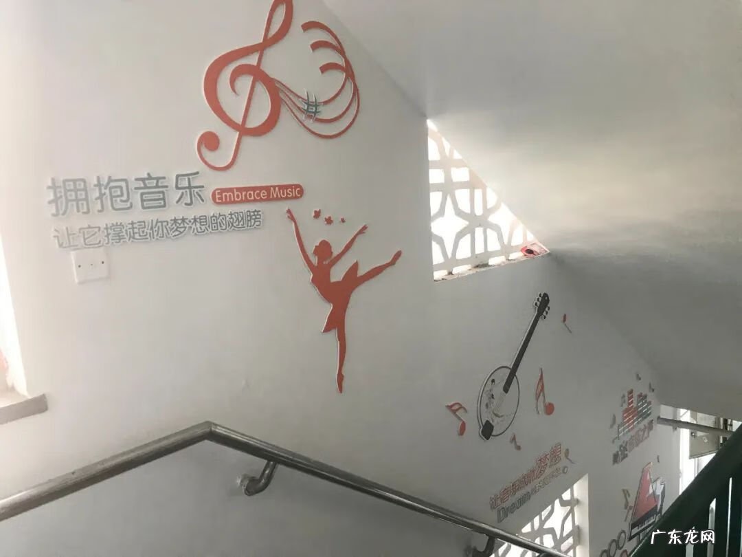 小区周围的环境与风水 老小区楼道图片