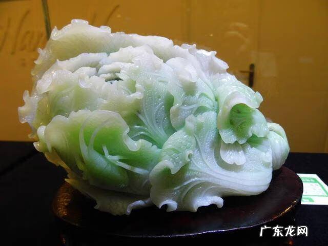 玉石摆件寓意与风水 和田玉金蟾摆件