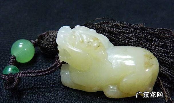 玉石摆件寓意与风水 和田玉金蟾摆件
