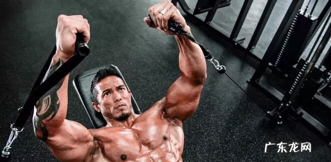 胸很小正常吗 胸部小怎么回事