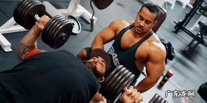 胸很小正常吗 胸部小怎么回事