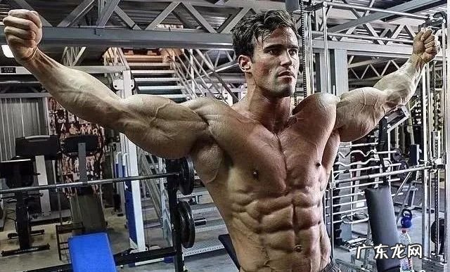 胸很小正常吗 胸部小怎么回事