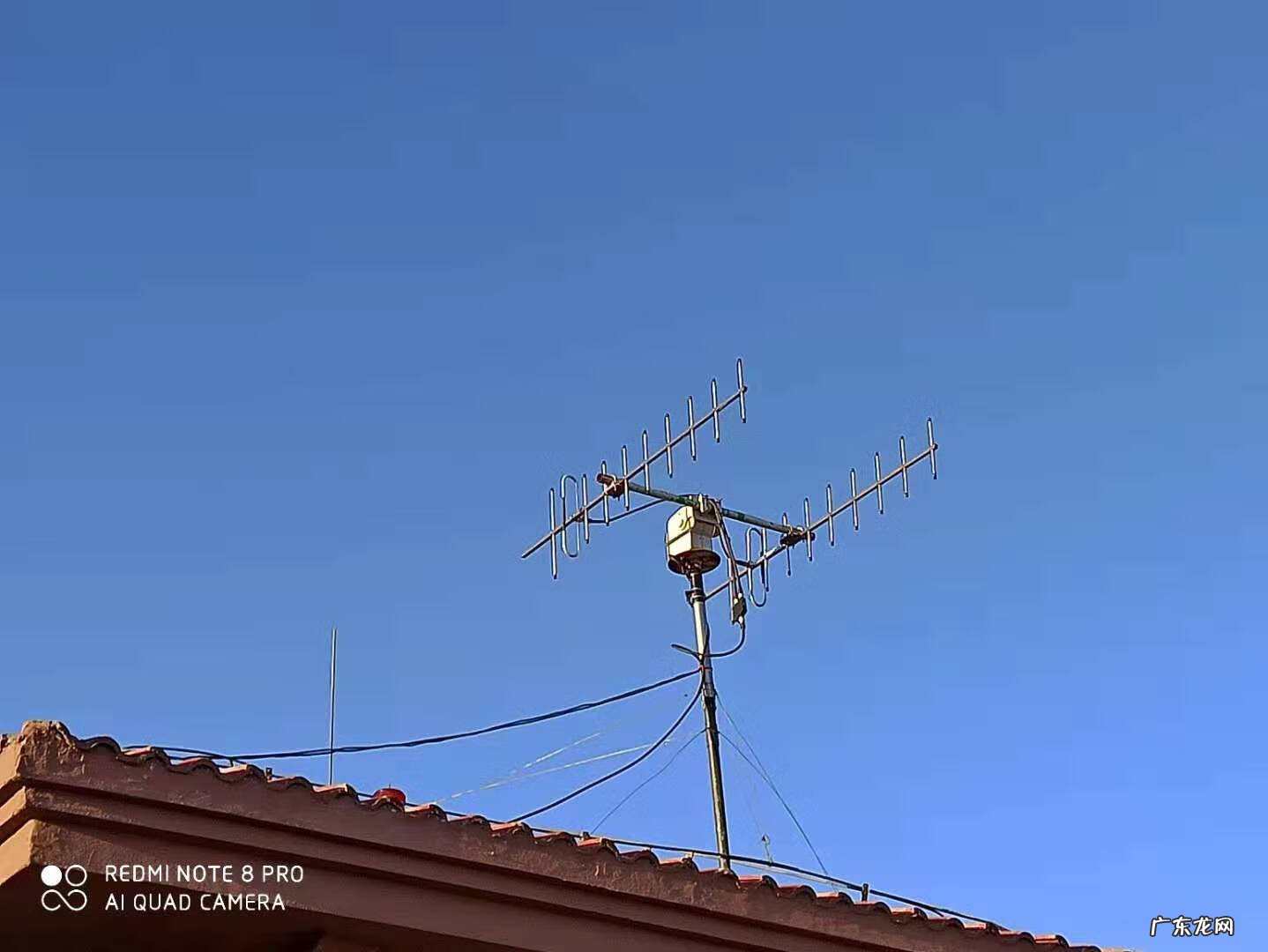 房顶上装的像天线的是啥东西 房顶上的天线