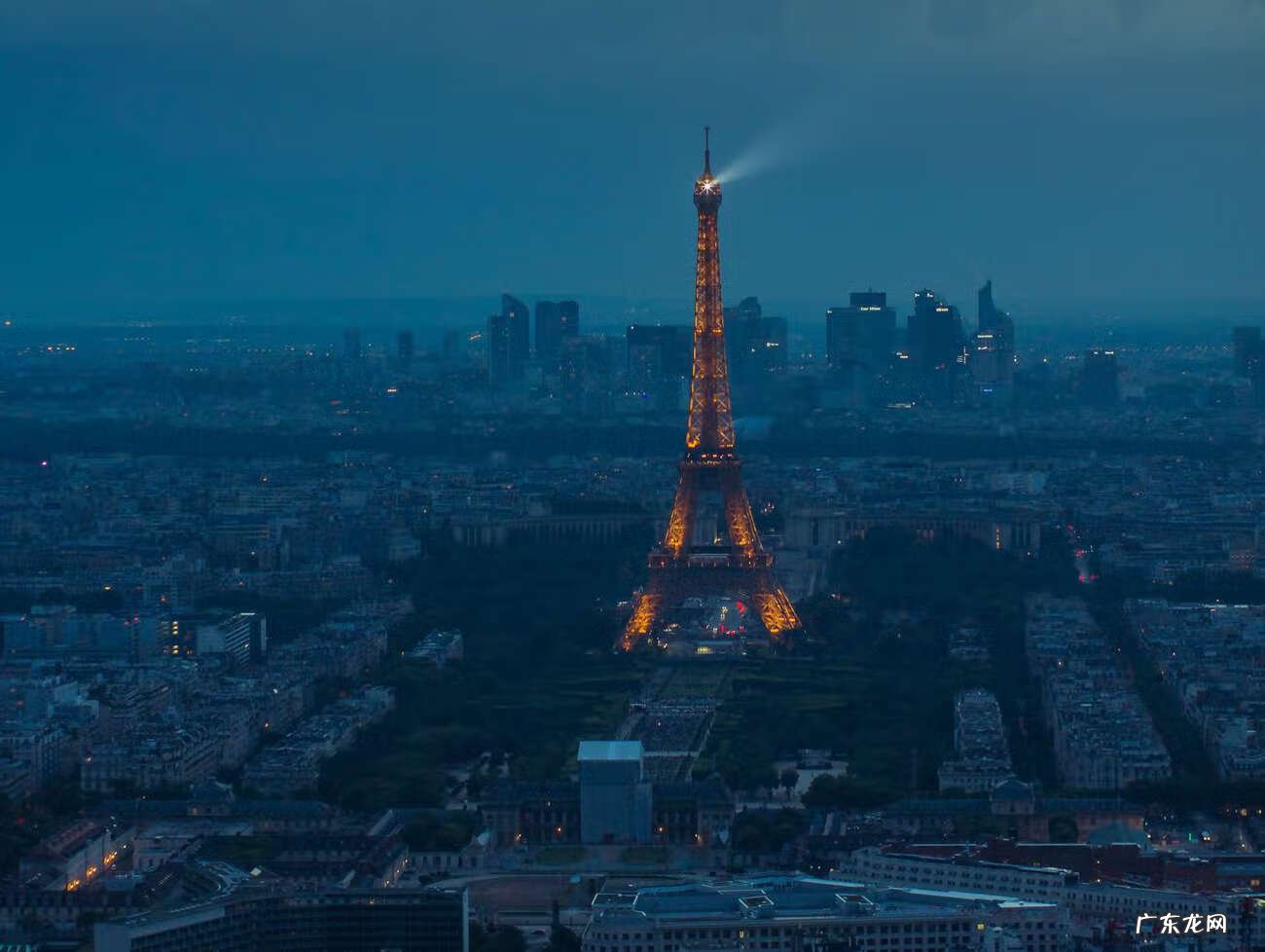 埃菲尔铁塔的英语怎么说 埃菲尔铁塔的英文简介