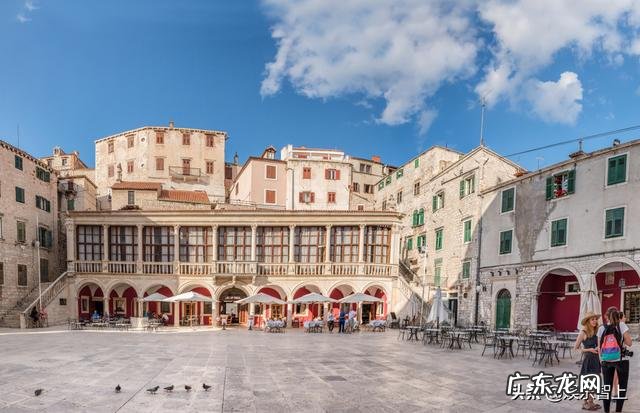 尤菲受辱 尤菲去山洞冒险什么