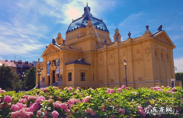 尤菲受辱 尤菲去山洞冒险什么