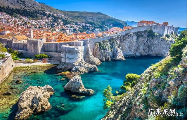 尤菲受辱 尤菲去山洞冒险什么