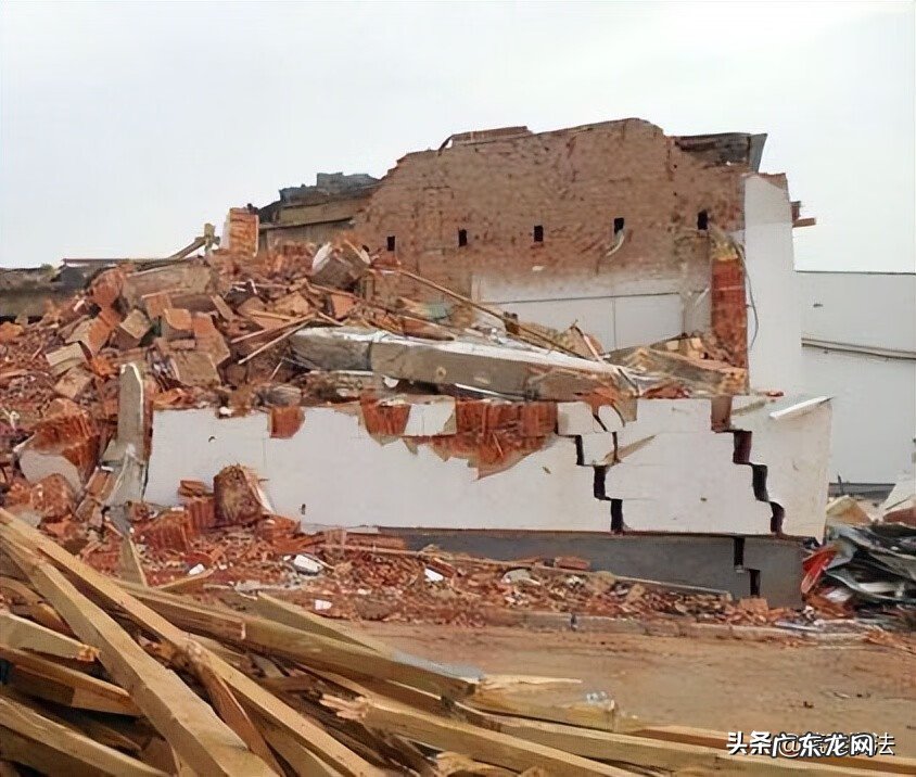 买房在公安局后面好吗 靠近公安局和县政府的房子好吗?