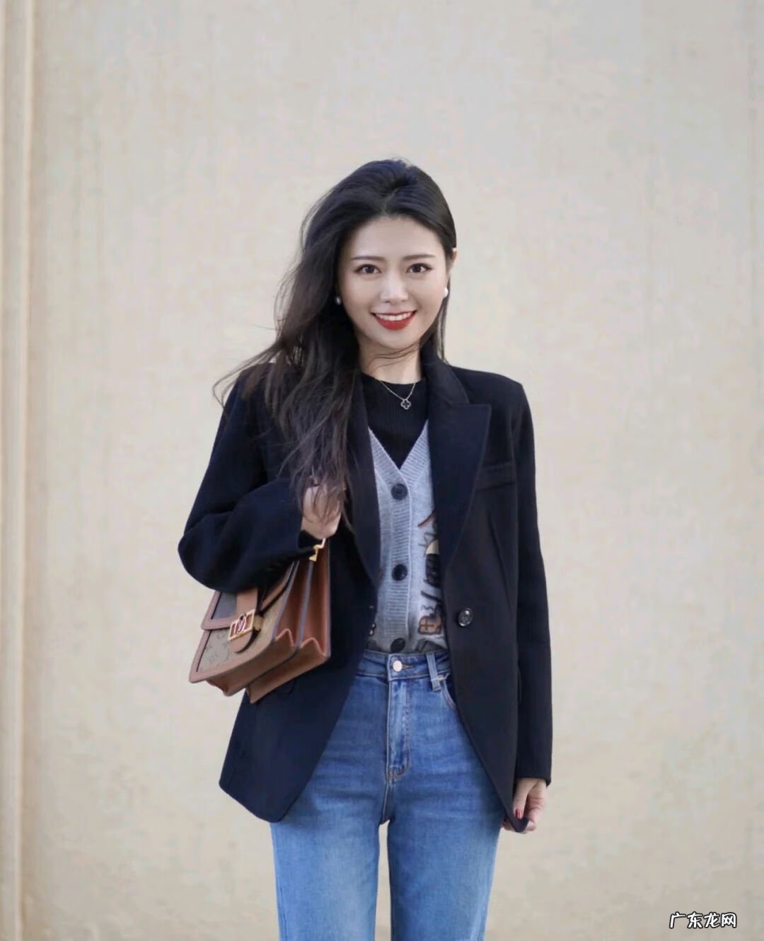 开衫下身配什么好看 针织开衫搭配