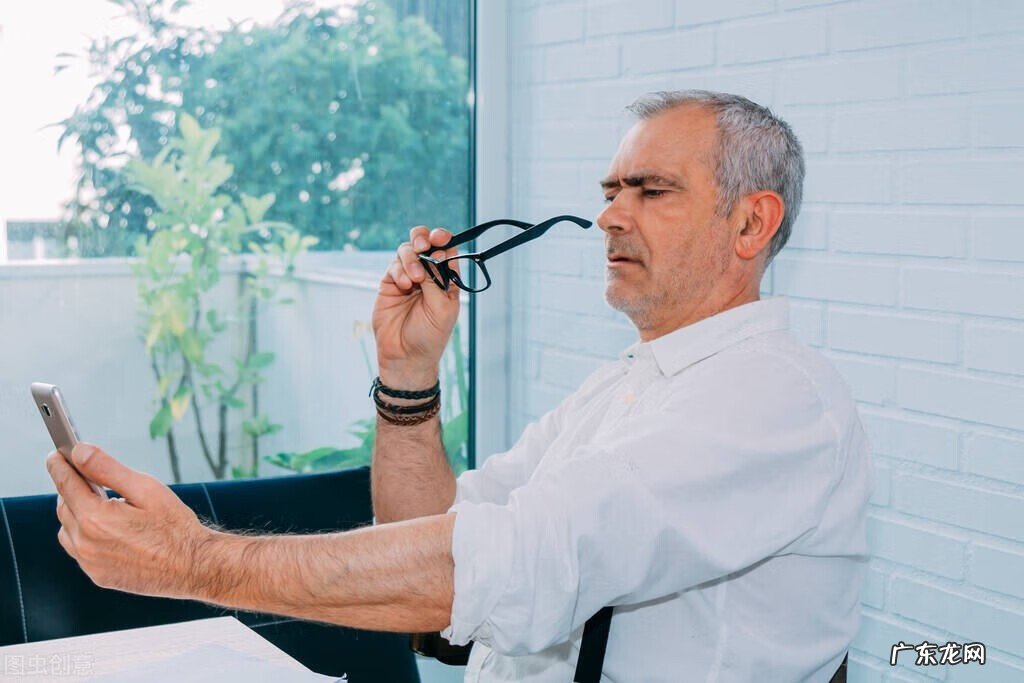 老花眼是怎么回事 老花眼是什么原因造成的