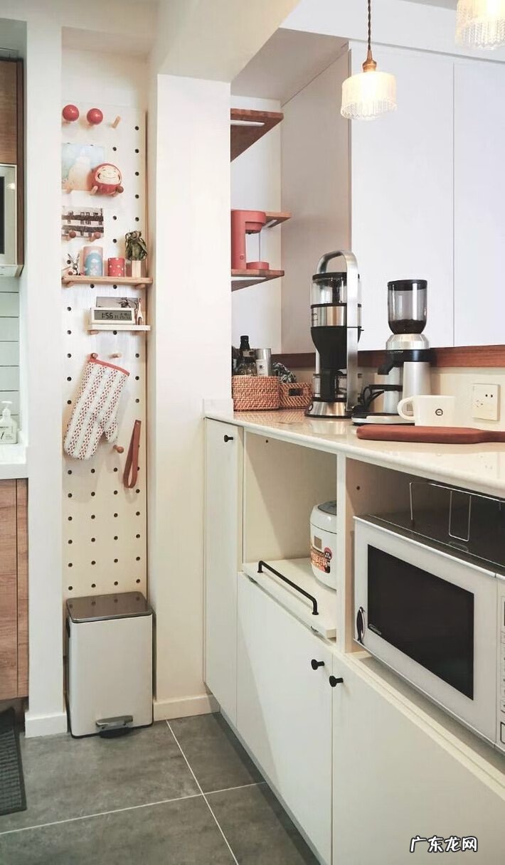 窗户对着墙风水 风水上墙压下面窗户