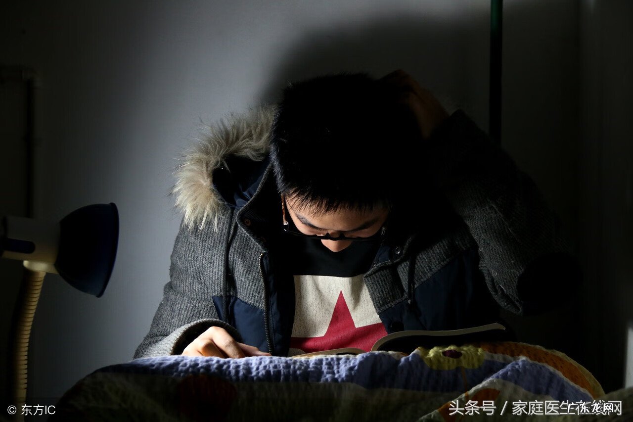 眼球里面有血丝怎么回事 一个眼球上有血丝