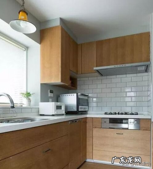 单排四粒扣西装怎么样 4粒扣子的双排扣西服风水好吗