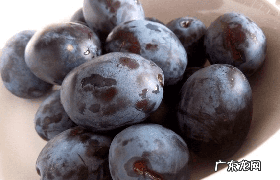 吃西梅有什么好处和坏处 西梅的营养价值与功效与作用l