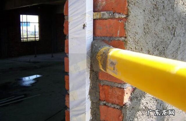 窗户下裂缝什么原因造成的 窗户有裂纹