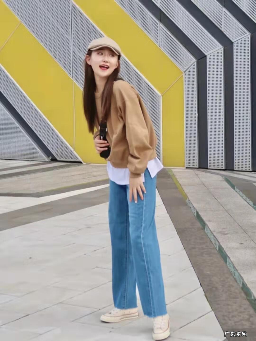 高腰牛仔短裤怎么搭配上衣 高腰牛仔短裤搭配什么鞋子