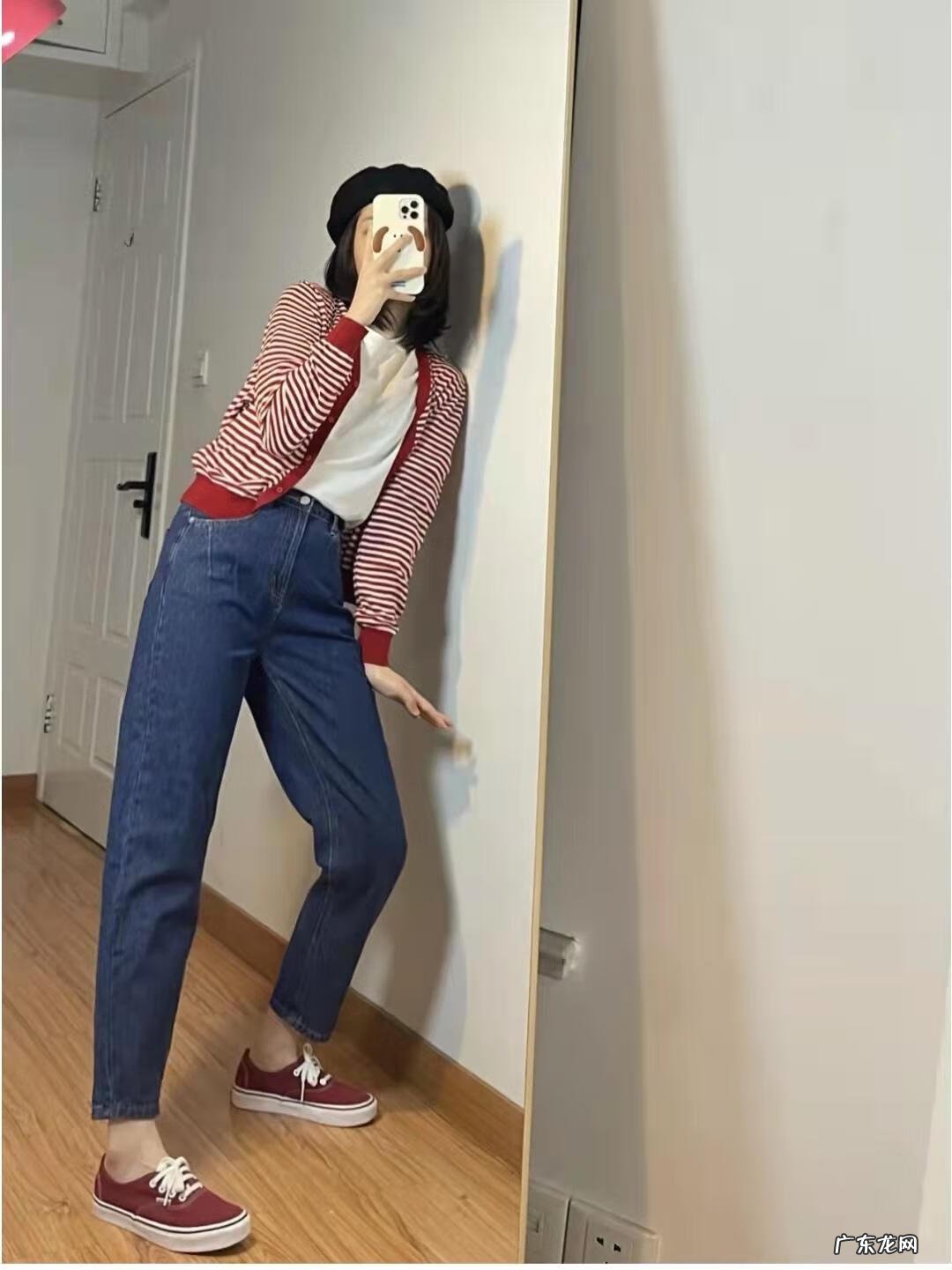 高腰牛仔短裤怎么搭配上衣 高腰牛仔短裤搭配什么鞋子