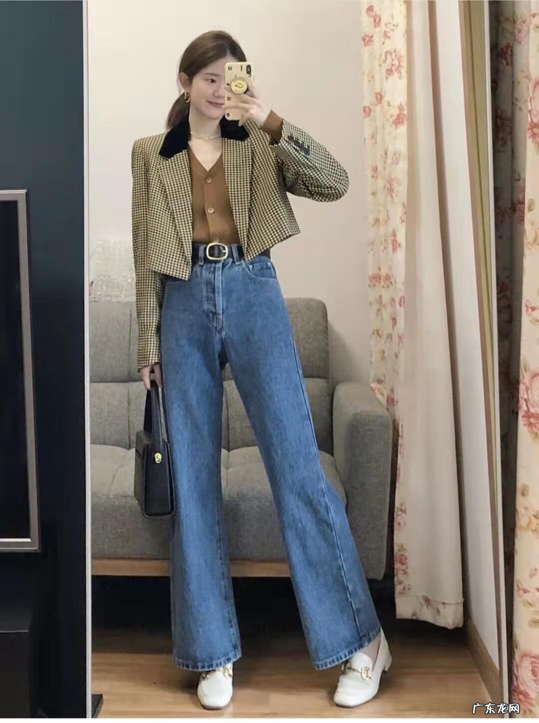 高腰牛仔短裤怎么搭配上衣 高腰牛仔短裤搭配什么鞋子