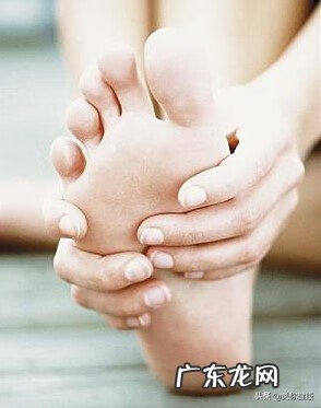 早上起来下床脚心疼 每天早上起来脚心疼