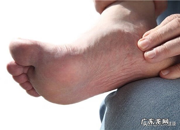 早上起来下床脚心疼 每天早上起来脚心疼