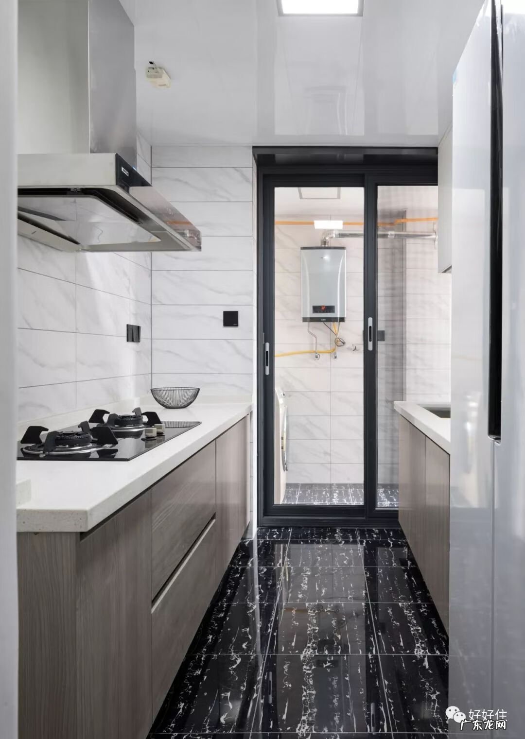 厨房用玻璃做墙风水有讲究 用玻璃做墙面的风水