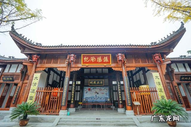 三面环山一面环水叫什么 三面环山四面环水的风水