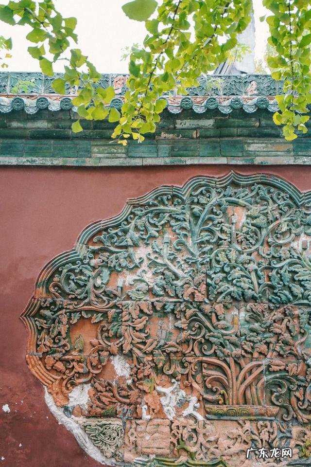 三面环山一面环水叫什么 三面环山四面环水的风水