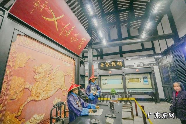 三面环山一面环水叫什么 三面环山四面环水的风水