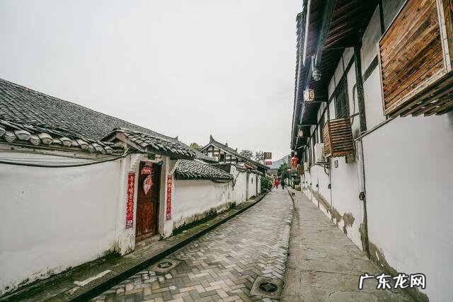 三面环山一面环水叫什么 三面环山四面环水的风水