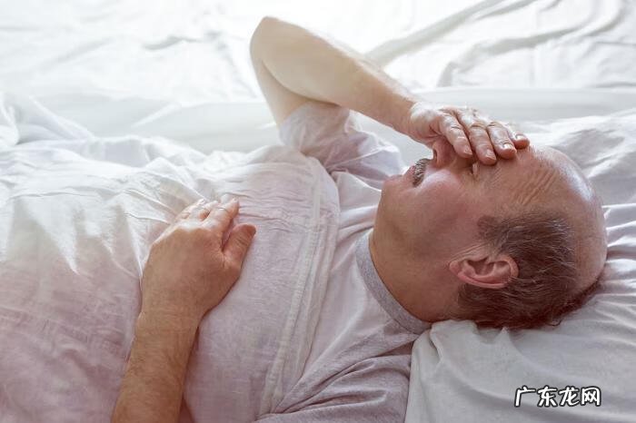 枕头垫高有什么好处 枕头垫高的好处