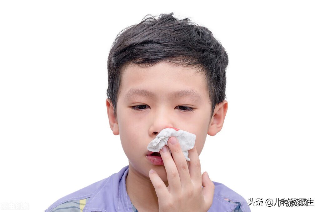 孩子流鼻血的正确处理方法 7岁孩子流鼻血是什么原因引起的