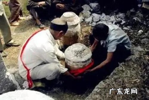 广东十大风水宝地名墓 广西风水宝地天然石棺