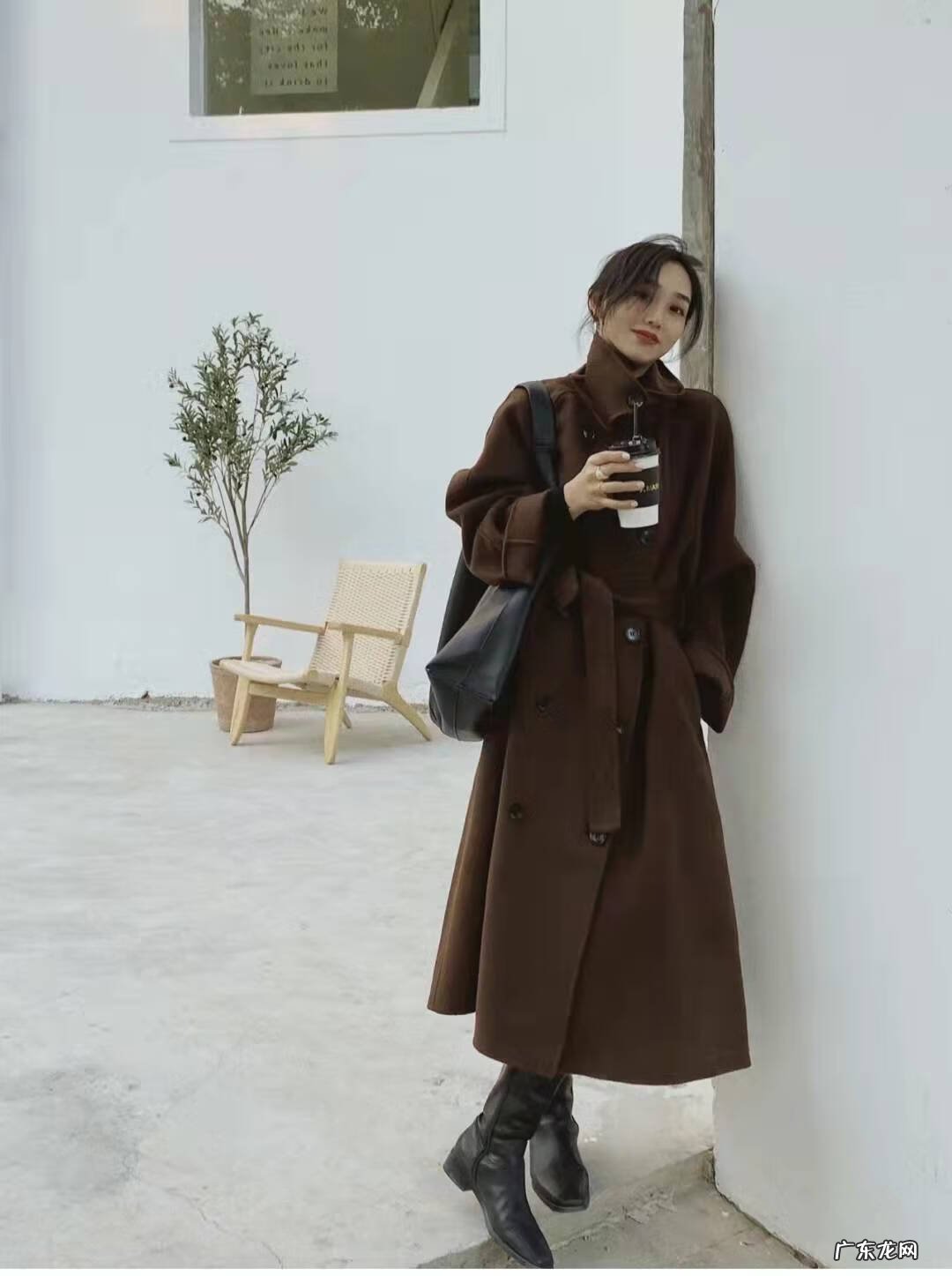 皮肤黑的女人适合穿什么颜色 皮肤黑的女生穿什么颜色好看