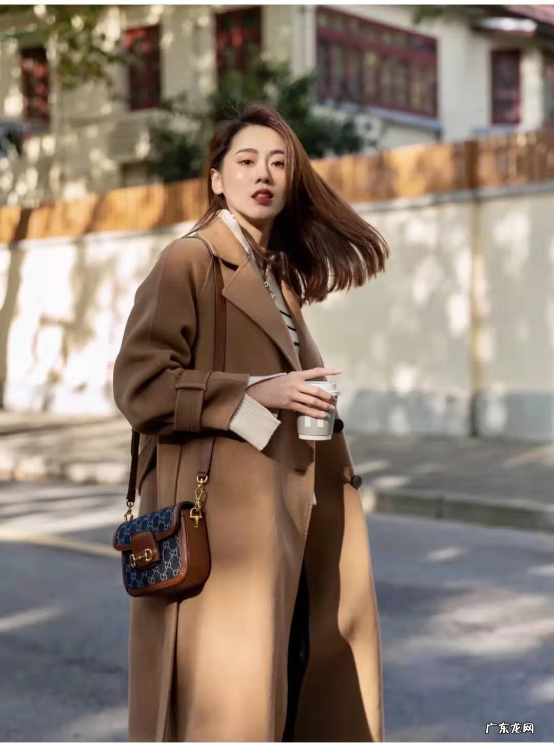 皮肤黑的女人适合穿什么颜色 皮肤黑的女生穿什么颜色好看