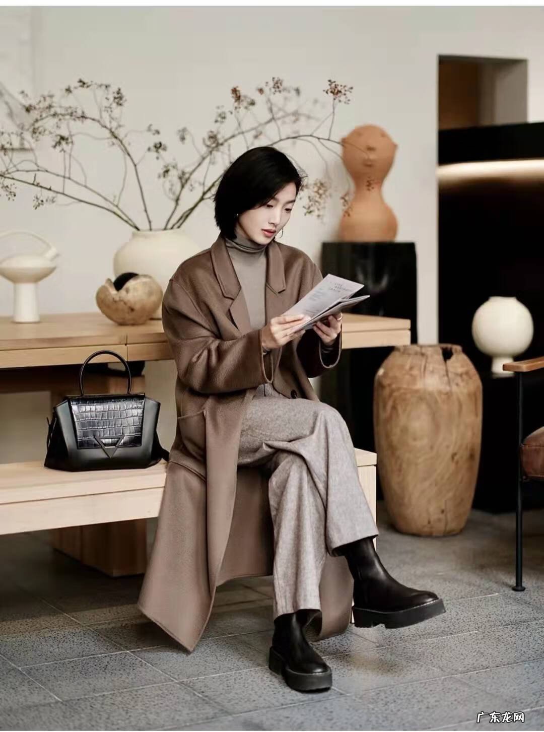 皮肤黑的女人适合穿什么颜色 皮肤黑的女生穿什么颜色好看