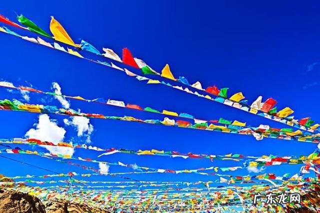 邻居房顶插红旗讲究 屋顶插旗在风水上有什么讲法