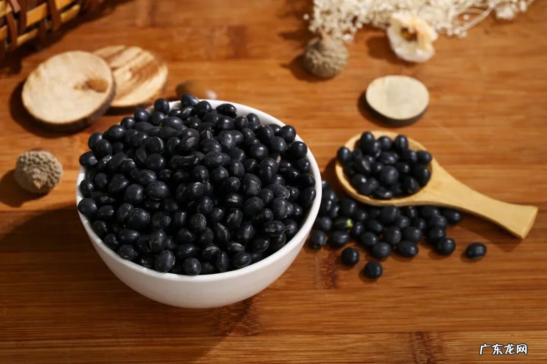 女性睡到半夜大汗淋漓 晚上睡觉出汗是什么原因