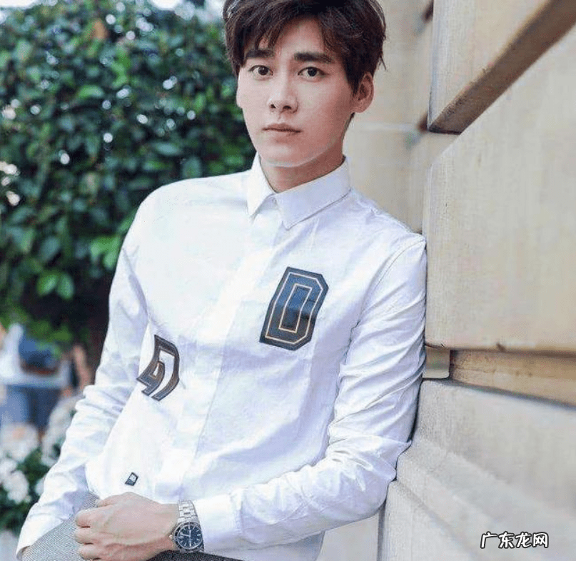 李易峰跨年唱歌 李易峰跨年演唱会2015