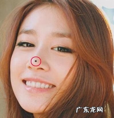 鼻子旁有颗痣 鼻子旁有痣的人