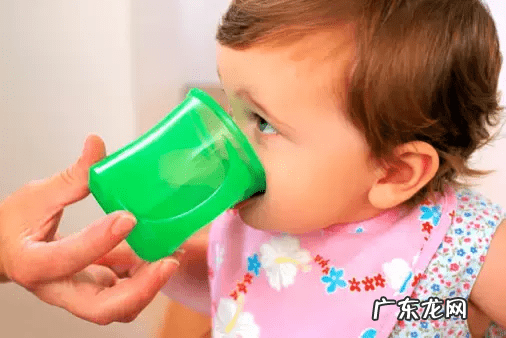 小孩晚上发烧怎么物理降温 小孩发烧物理降温有用吗