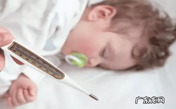 小孩晚上发烧怎么物理降温 小孩发烧物理降温有用吗