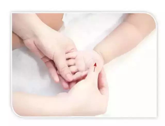 孩子发烧是怎么引起的 孩子发烧怎么办教你一招快速降温