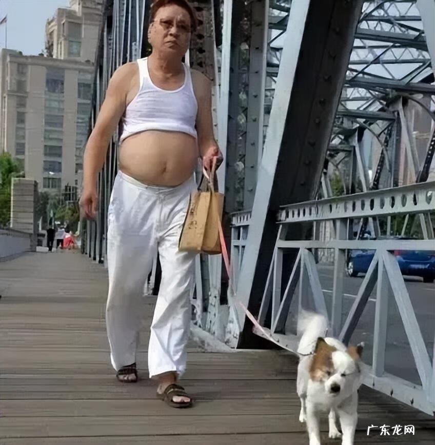 男人的穿着打扮