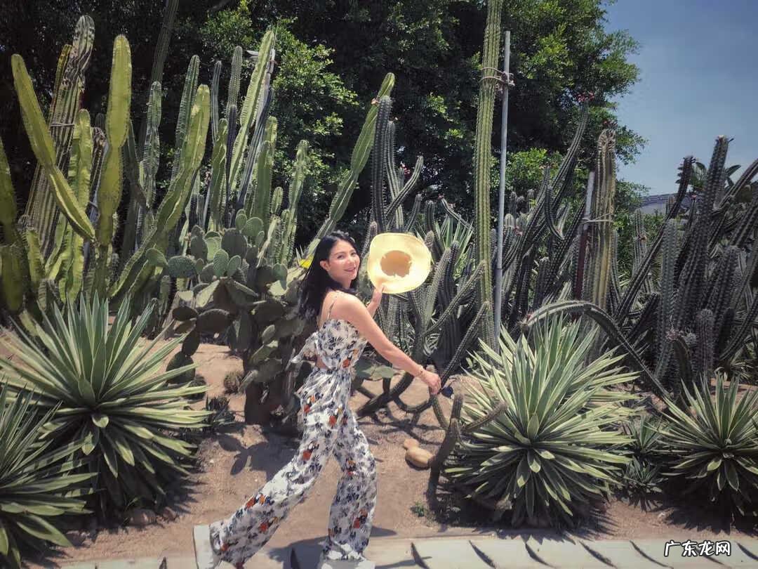 吊带连体裤配什么上衣 吊带连体裤怎么搭配上衣